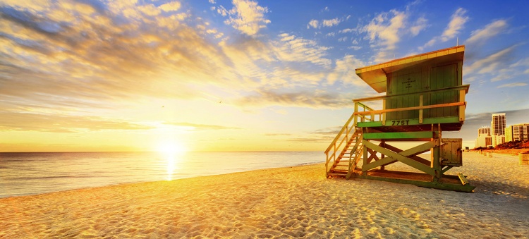 Lever du soleil sur la plage de Miami en Floride